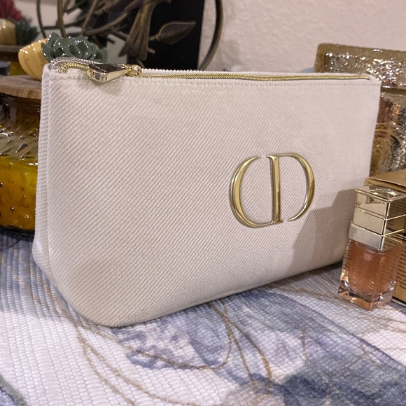 Dior Pouch & Prestige Skincare Set - Picture 6 of 10